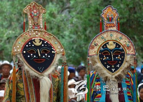 藏戲面具：多姿多彩！