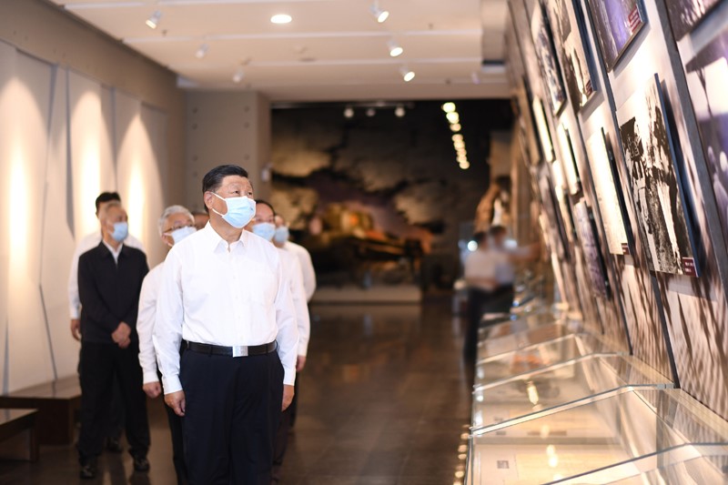2022年8月16日至17日，中共中央總書記、國家主席、中央軍委主席習(xí)近平在遼寧考察。這是16日下午，習(xí)近平在錦州市考察遼沈戰(zhàn)役紀(jì)念館。 新華社記者 燕雁 攝