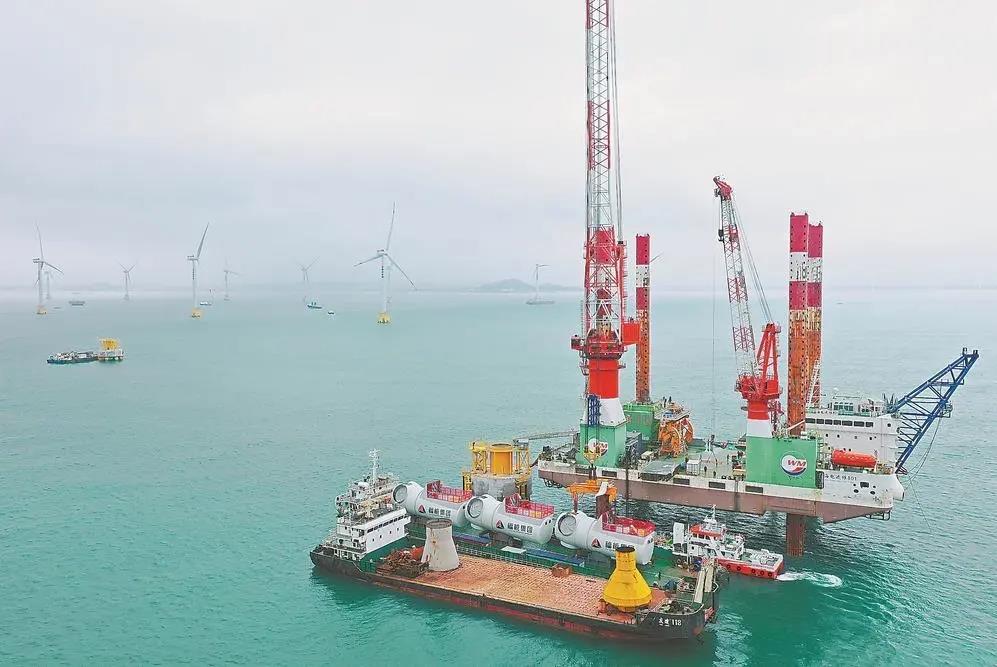 福能集團(tuán)曾是“一煤獨(dú)大”的老國(guó)企，近年來(lái)積極轉(zhuǎn)型，布局新能源、新材料、醫(yī)療健康等領(lǐng)域。圖為福能集團(tuán)三川海上風(fēng)電項(xiàng)目。（資料圖片）