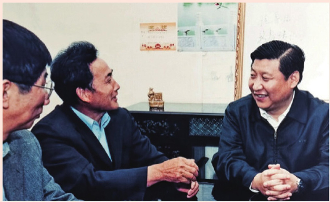 2003年4月24日，時(shí)任浙江省委書記習(xí)近平在浙江下姜村調(diào)研。
