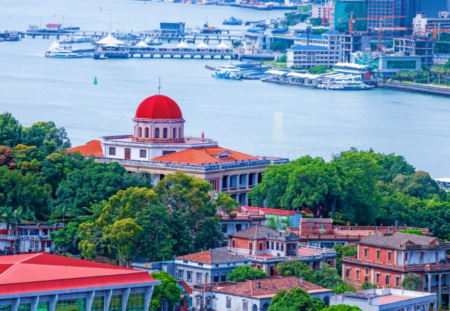 鼓浪嶼素有“萬國建筑博物館”的美譽，八卦樓作為全國重點文物保護單位，是鼓浪嶼世界文化遺產(chǎn)核心要素之一。楊勁堅 攝